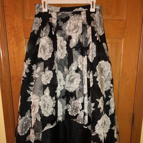 Prom dress - Picture 1 of 6